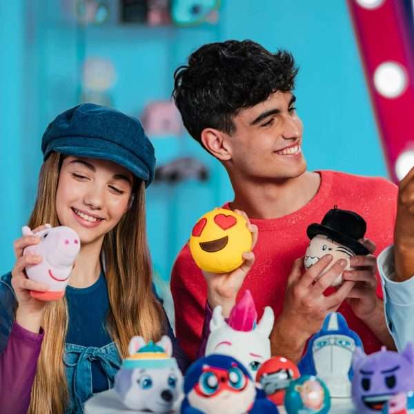 Peppa Pig, Blind Box Surprise Plushies - Mystery Action Figures Toy, Cute Stuffed Animal - Great for Gifts & Party Favors, Aged 3+ (1-Pack) - 3
