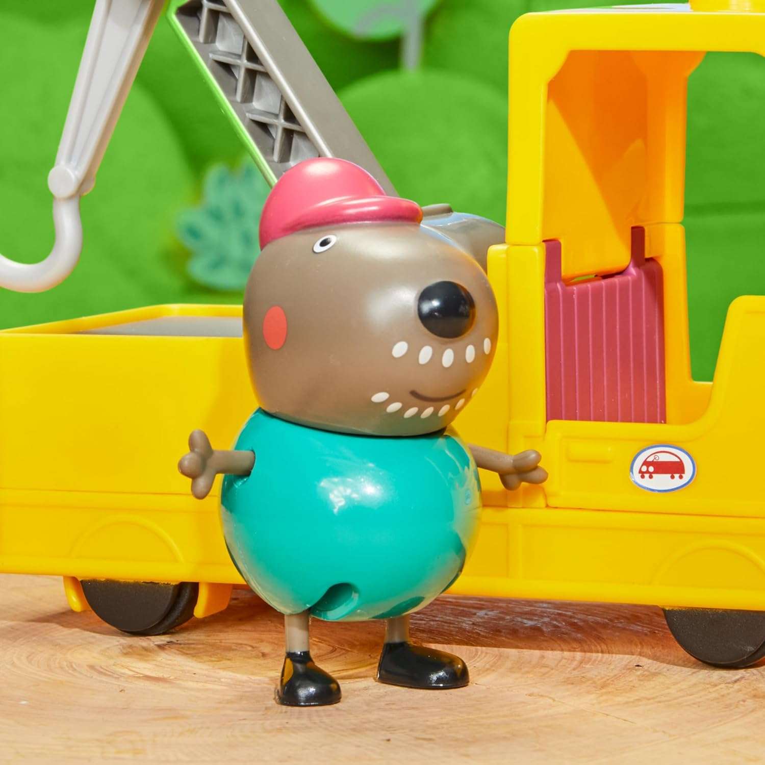 Peppa Pig Granddad Dog's Tow Truck Construction Vehicle and Figure Set, Preschool Toys for Boys and Girls 3 Years and Up - 12