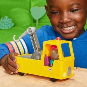 Peppa Pig Granddad Dog's Tow Truck Construction Vehicle and Figure Set, Preschool Toys for Boys and Girls 3 Years and Up - 5